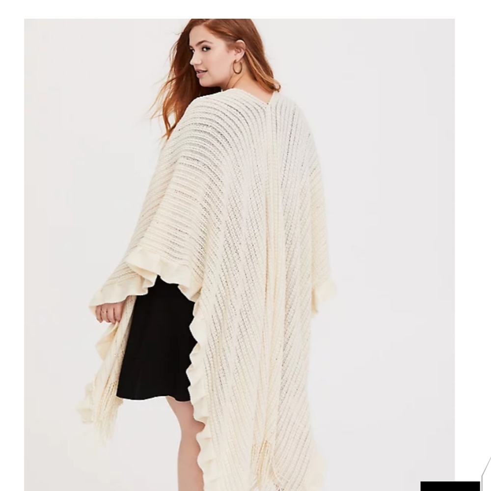 🆕IVORY SEQUIN COZY RUFFLE RUANA - PLUS SIZE